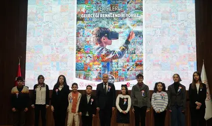 Bakan Şimşek, resim yarışmasında öğrencilere ödül verdi