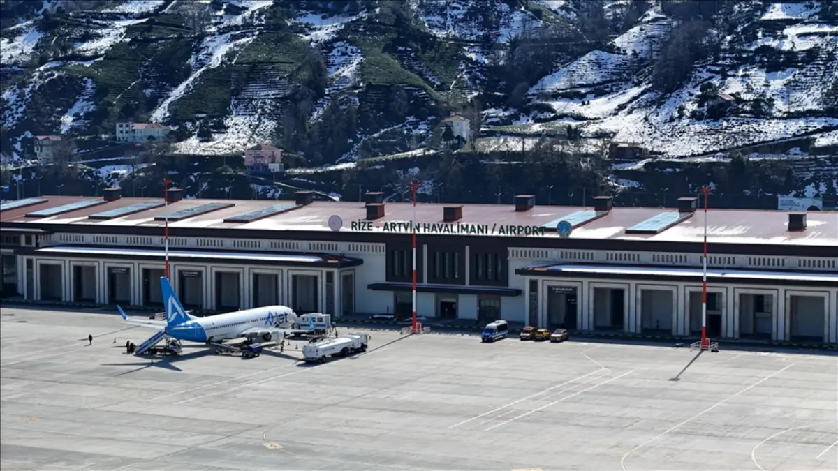 Rize-Artvin Havalimanı 3 yılda 2,8 milyon yolcuya hizmet verdi Rize-Artvin Havalimanı 3 yılda 2,8 milyon yolcuya hizmet verdi