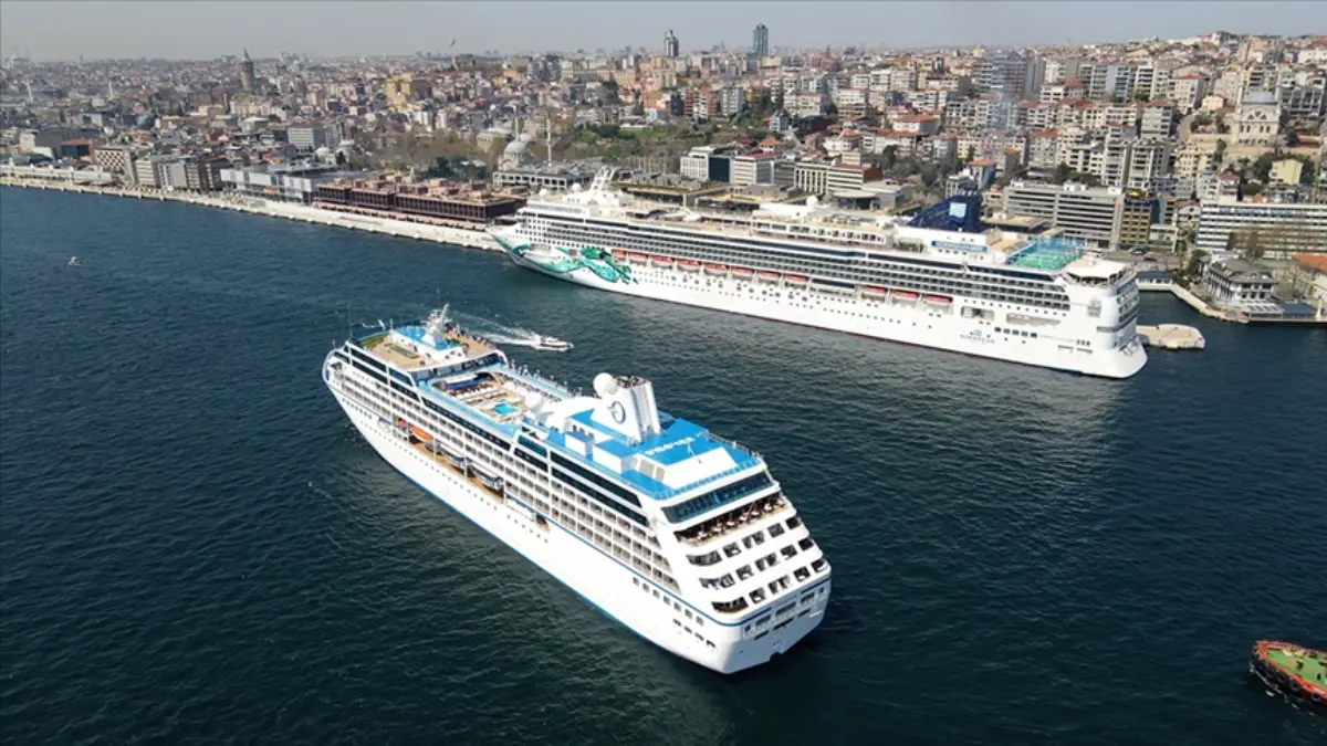 Turistler deniz yolunu tercih etti: Kruvaziyer yolcu sayısı rekor kırdı Turistler deniz yolunu tercih etti: Kruvaziyer yolcu sayısı rekor kırdı