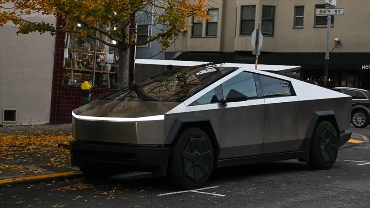 Trump'tan hisseleri düşen Tesla'ya destek: Cybertruck satın aldı Trump'tan hisseleri düşen Tesla'ya destek: Cybertruck satın aldı