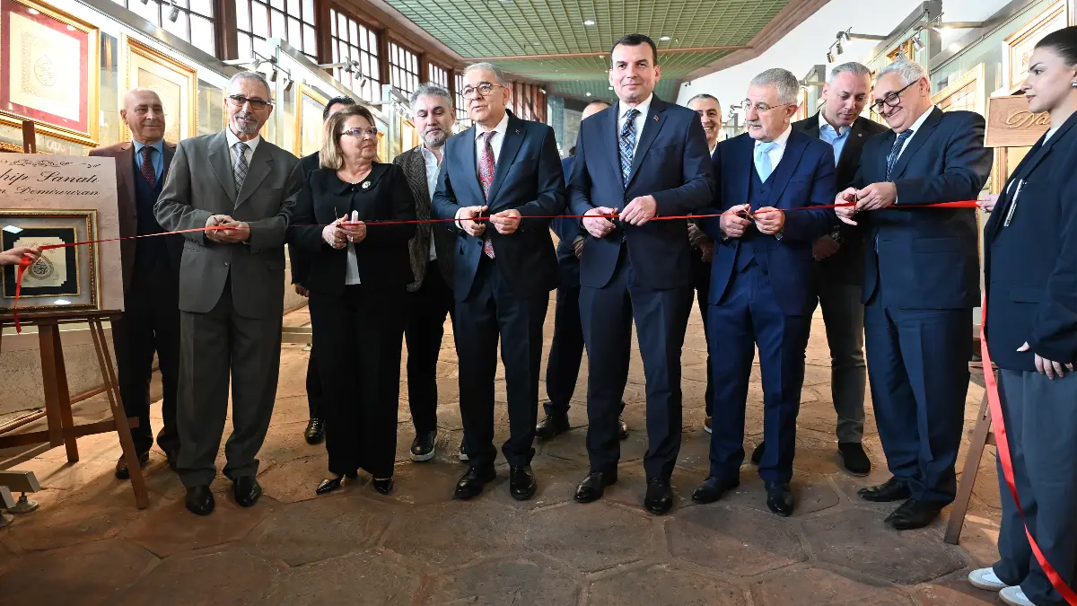 Ahşabın gizemi fırçanın zarafetiyle Hünkar’da buluştu Ahşabın gizemi fırçanın zarafetiyle Hünkar’da buluştu