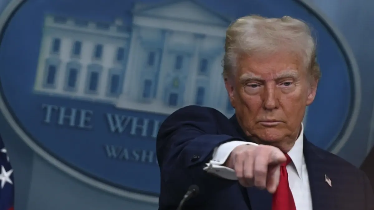Trump'ın kararı sonrası VOA'daki gazeteciler idari izne çıkarılıyor Trump'ın kararı sonrası VOA'daki gazeteciler idari izne çıkarılıyor