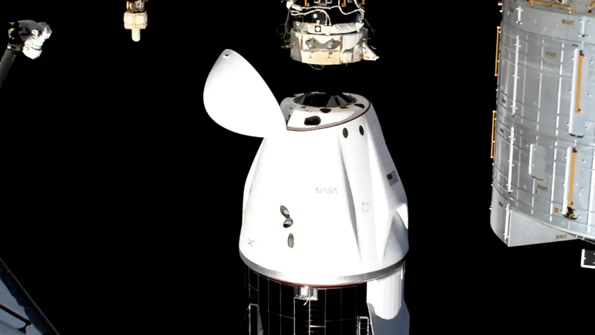 Uzayda 9 ay mahsur kalan astronotlar Dünya'ya dönüş yolunda Uzayda 9 ay mahsur kalan astronotlar Dünya'ya dönüş yolunda