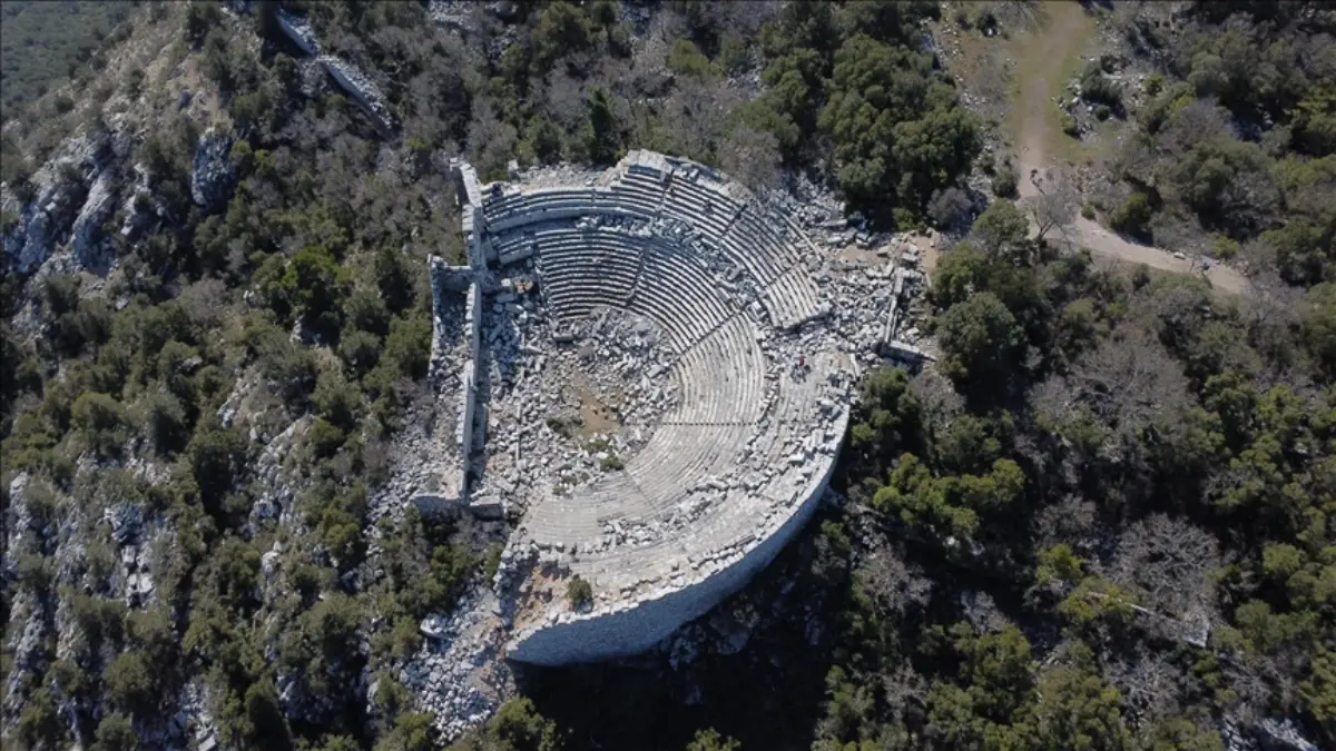 Baharın gelişiyle Termessos hareketlendi: Doğa tutkunları akın ediyor Baharın gelişiyle Termessos hareketlendi: Doğa tutkunları akın ediyor