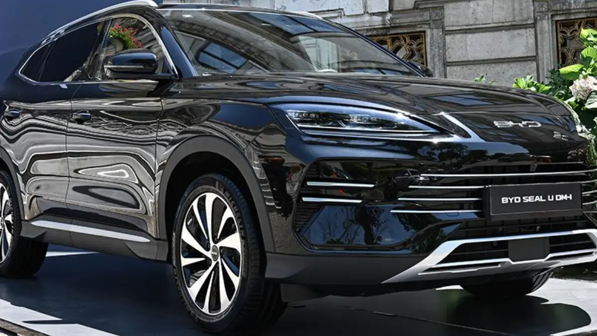 Çinli BYD ilk kez Tesla’yı geride bıraktı Çinli BYD ilk kez Tesla’yı geride bıraktı