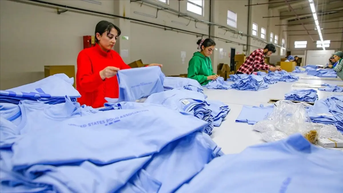 Tekstilde yılda 79 milyar metreküp su kullanıyor: Bir tişört için ne kadar su harcanıyor? Tekstilde yılda 79 milyar metreküp su kullanıyor: Bir tişört için ne kadar su harcanıyor?