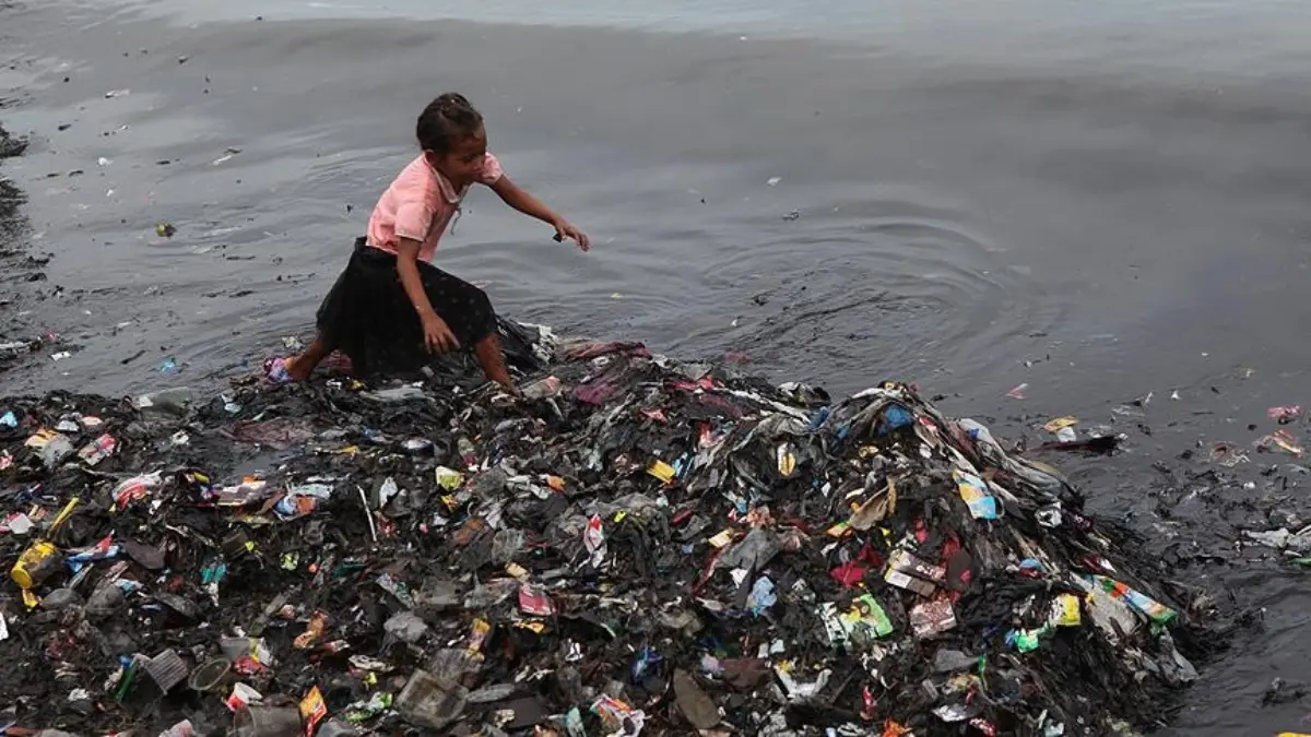 Okyanuslar alarm veriyor: Plastik çöplüğüne döndü Okyanuslar alarm veriyor: Plastik çöplüğüne döndü