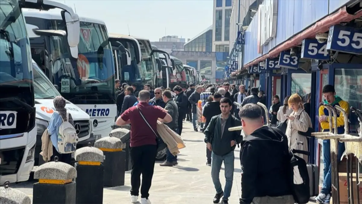 Büyük İstanbul Otogarı'nda bayram yoğunluğu Büyük İstanbul Otogarı'nda bayram yoğunluğu