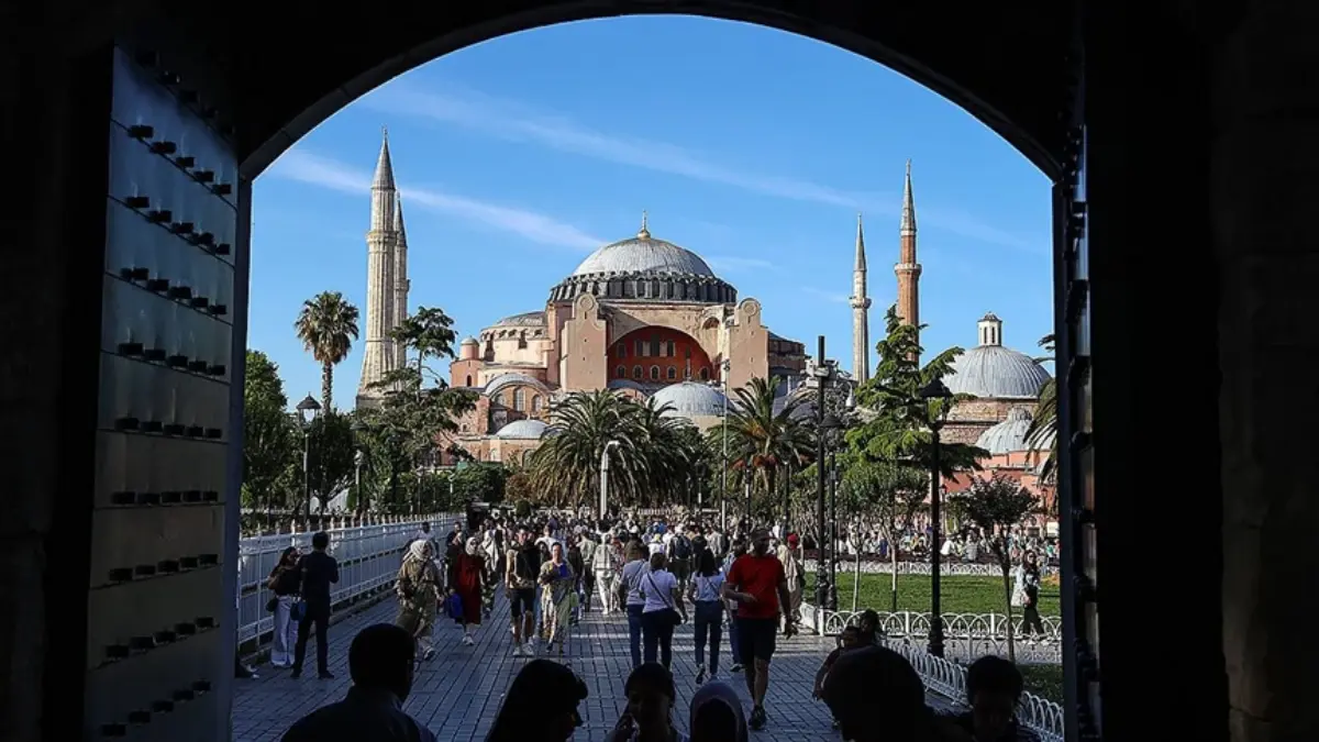 Hizmet ihracatının amiral gemisi turizm Hizmet ihracatının amiral gemisi turizm