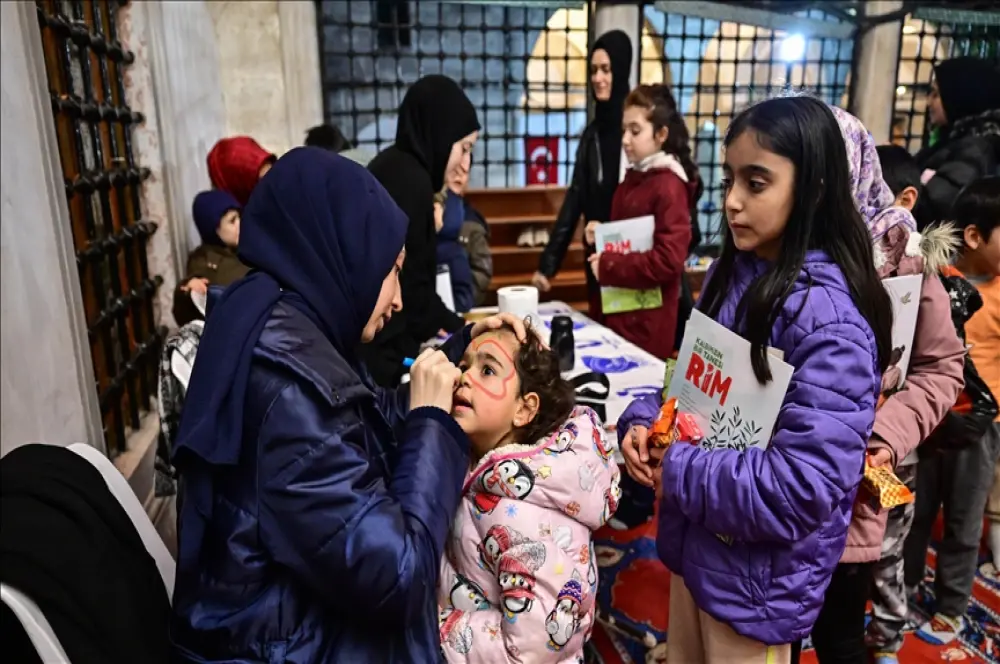 Üsküdar Valide-i Atik Camii'nde çocuk şenliği düzenlendi Üsküdar Valide-i Atik Camii'nde çocuk şenliği düzenlendi