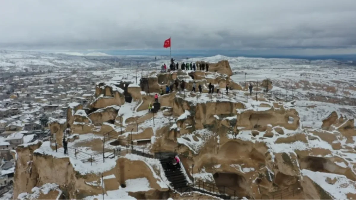Kapadokya baharda karla güzelleşti Kapadokya baharda karla güzelleşti