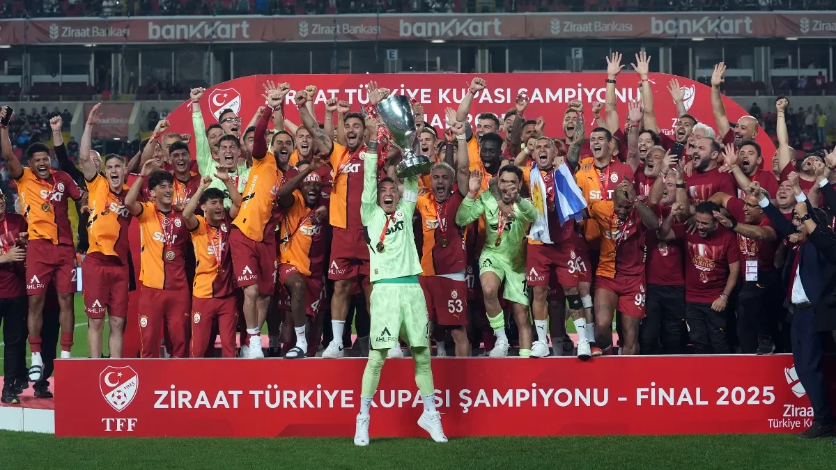 Galatasaray, Türkiye Kupası’nı 19. kez müzesine götürdü! Trabzonspor’u 3-0 mağlup etti Galatasaray, Türkiye Kupası’nı 19. kez müzesine götürdü! Trabzonspor’u 3-0 mağlup etti