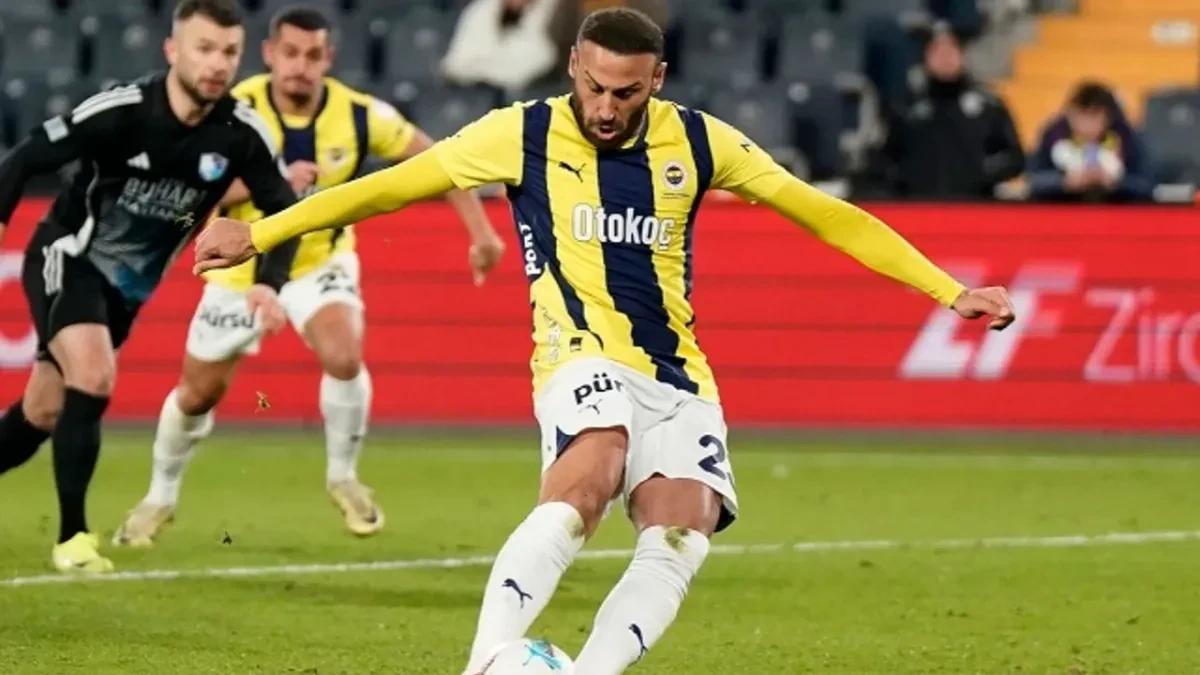 Cenk Tosun Fenerbahçe'ye veda ediyor! Yeni adresi yurt dışı mı olacak? Cenk Tosun Fenerbahçe'ye veda ediyor! Yeni adresi yurt dışı mı olacak?
