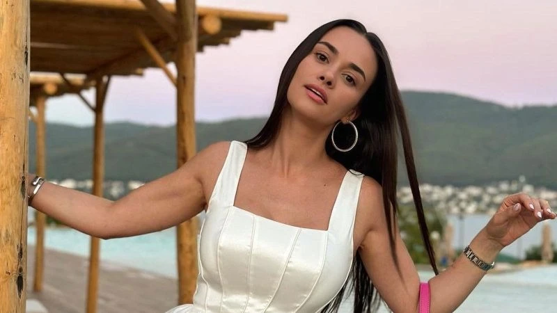 Hande Soral diziye katıldı! → Yeni sezonda izleyiciyi şaşırtan gelişme: Soral, Gassal’ın yeni yüzü olarak diziye güçlü bir giriş yaptı.