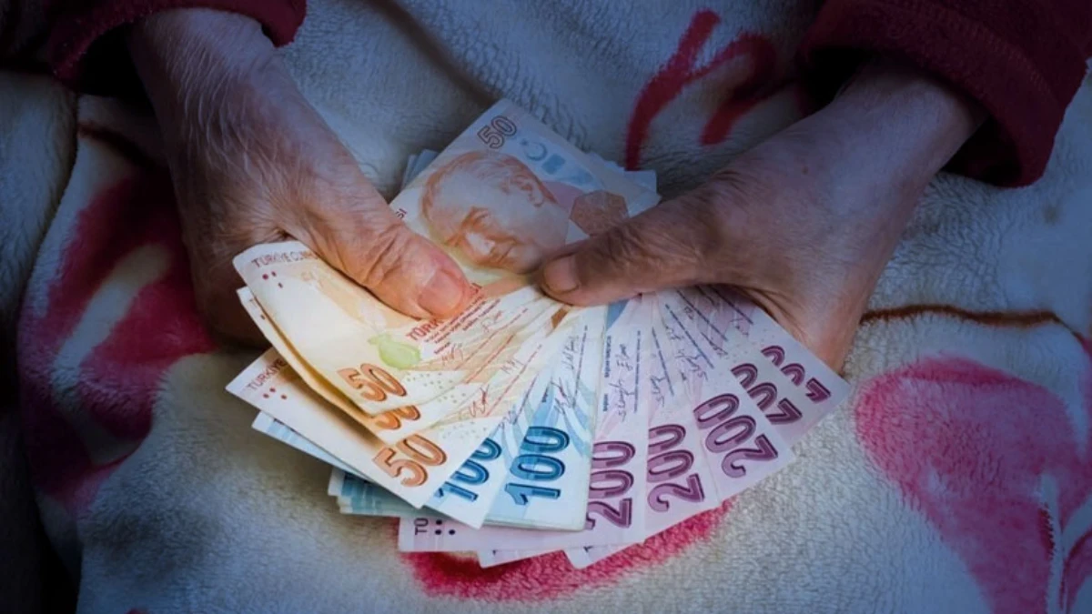 2025 EMEKLİ BAYRAM İKRAMİYESİ: 4000 TL ne zaman hesaba geçecek? Ödemeler ayın kaçında başlayacak?