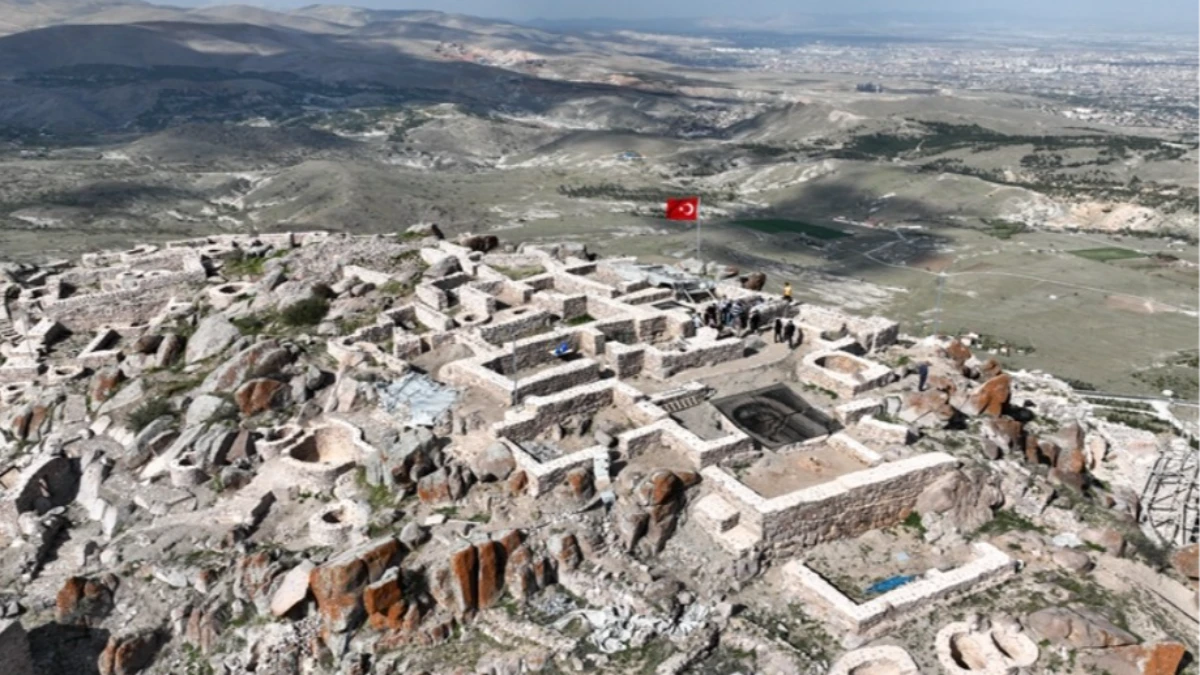 5 bin yıllık Gevele Kalesi turizme kazandırılacak 5 bin yıllık Gevele Kalesi turizme kazandırılacak