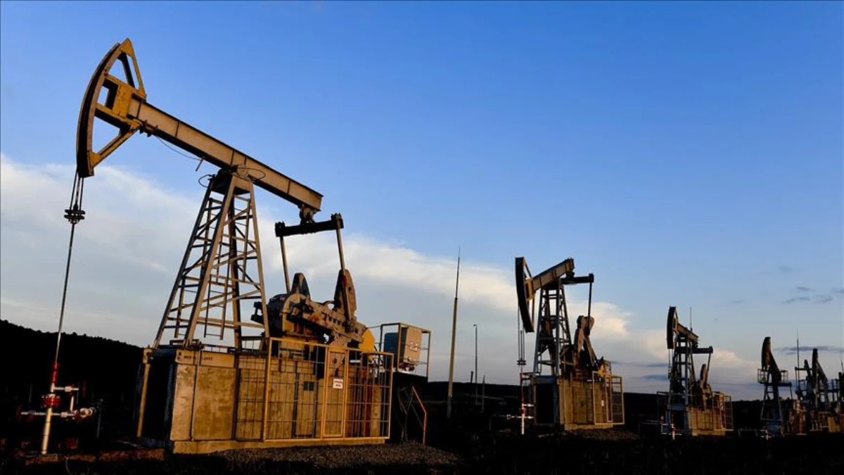 ABD'de petrol kulesi sayısı son bir yılda 72 adet azaldı ABD'de petrol kulesi sayısı son bir yılda 72 adet azaldı