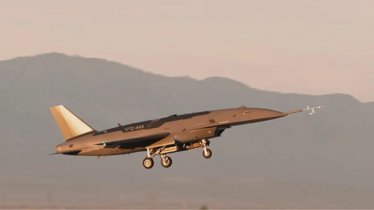 ABD’nin otonom savaş uçağı YFQ-44A, ilk test uçuşunu yaptı ABD’nin otonom savaş uçağı YFQ-44A, ilk test uçuşunu yaptı