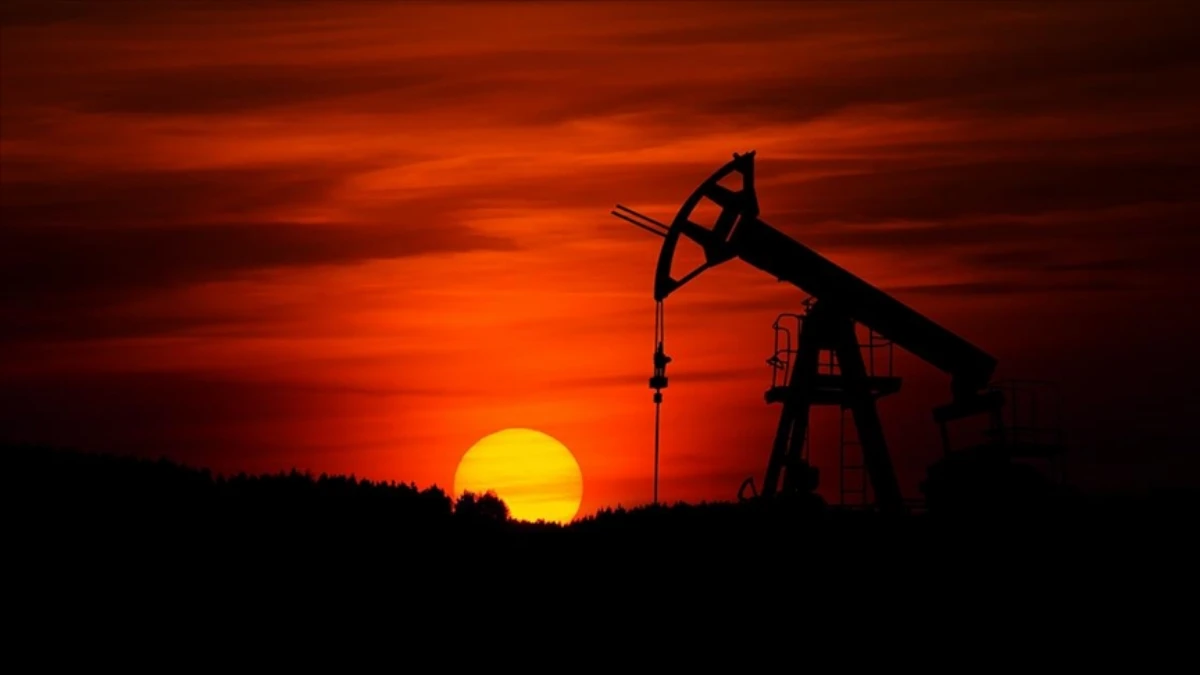 ABD'nin ticari ham petrol stokları beklentilerden fazla düştü ABD'nin ticari ham petrol stokları beklentilerden fazla düştü