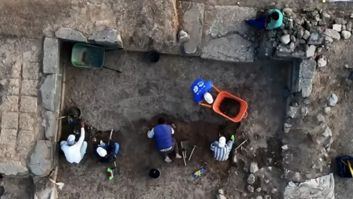 Aççana Höyük'te milattan önce 1500'lere ait tabletler bulundu Aççana Höyük'te milattan önce 1500'lere ait tabletler bulundu