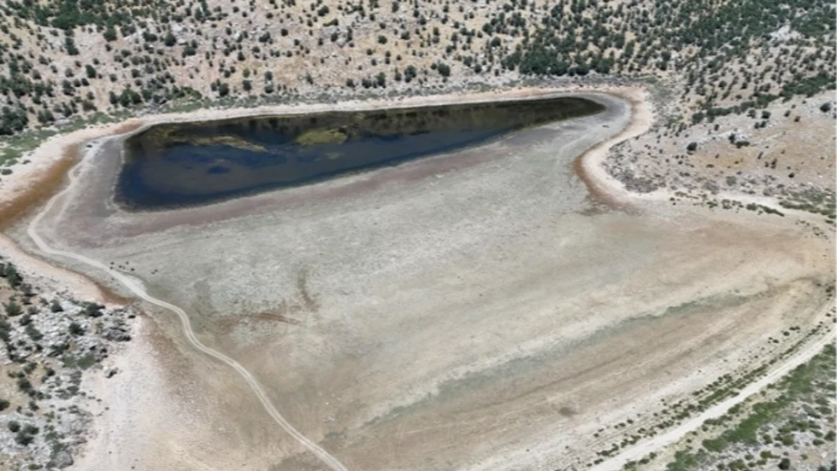 Adıyaman'daki Sülüklü Göl, kuruma tehlikesiyle karşı karşıya Adıyaman'daki Sülüklü Göl, kuruma tehlikesiyle karşı karşıya