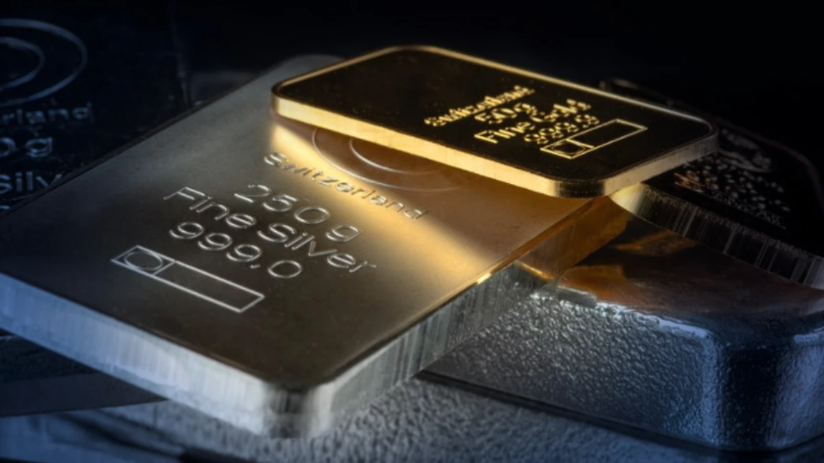 Altın gram 6400 TL, gümüş fiyatı 121 TL'yi aştı: Değerli metaller rekor kırdı Altın gram 6400 TL, gümüş fiyatı 121 TL'yi aştı: Değerli metaller rekor kırdı