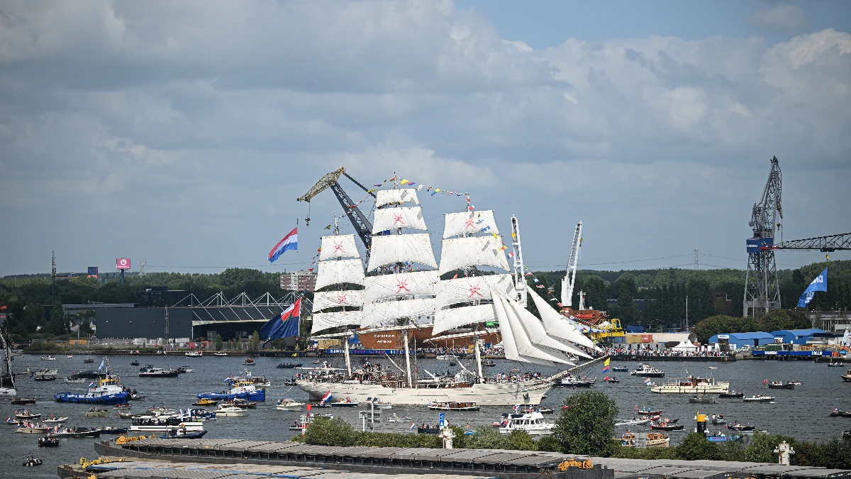 Amsterdam gemilerle doldu! Nedeni belli oldu Amsterdam gemilerle doldu! Nedeni belli oldu