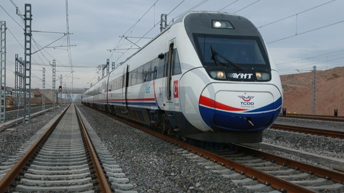 Ankara-Sivas YHT hattı yolcu rekoru kırdı: 3 yılda 2,3 milyonu aştı Ankara-Sivas YHT hattı yolcu rekoru kırdı: 3 yılda 2,3 milyonu aştı