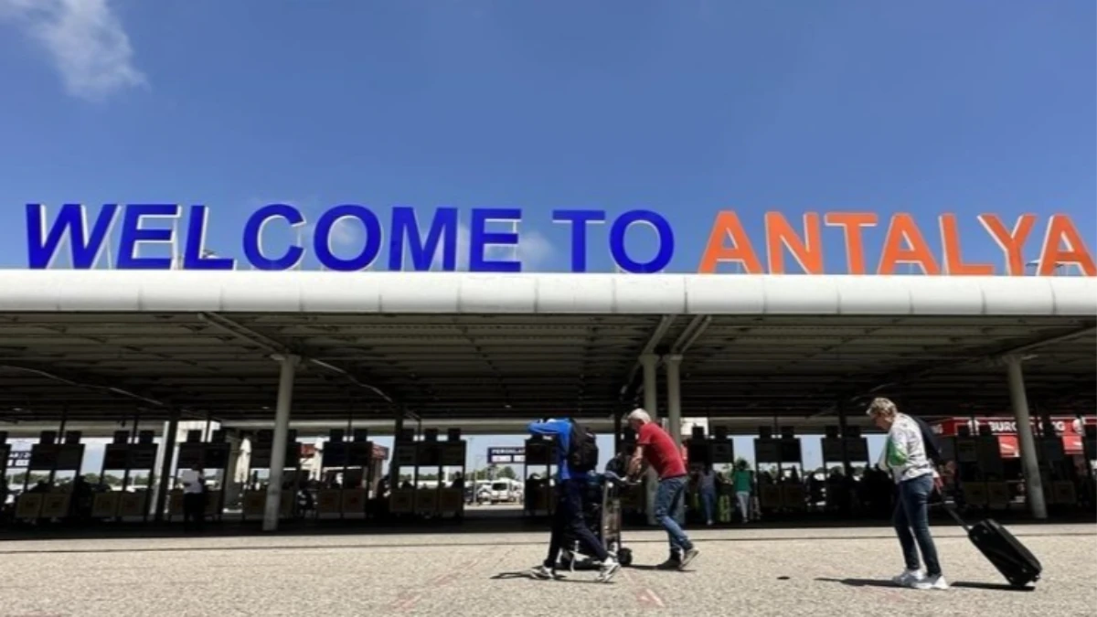 Antalya Havalimanı bir günde 230 bin yolcu ağırladı Antalya Havalimanı bir günde 230 bin yolcu ağırladı