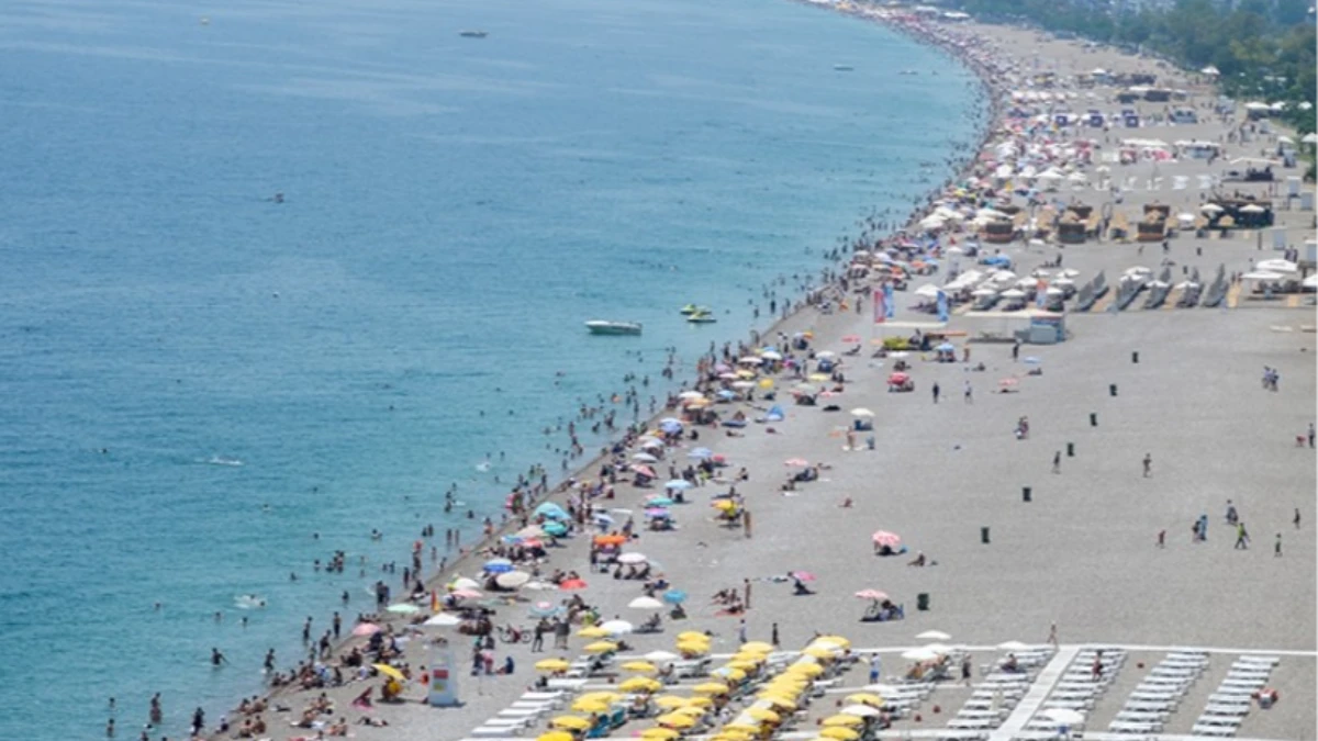 Antalya'da tüm zamanların günlük ziyaretçi rekoru kırıldı: 100 bini aştı Antalya'da tüm zamanların günlük ziyaretçi rekoru kırıldı: 100 bini aştı