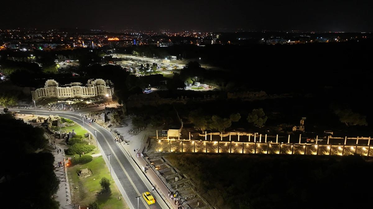 Antalya'daki antik kentler gece müzeciliğiyle canlandı Antalya'daki antik kentler gece müzeciliğiyle canlandı