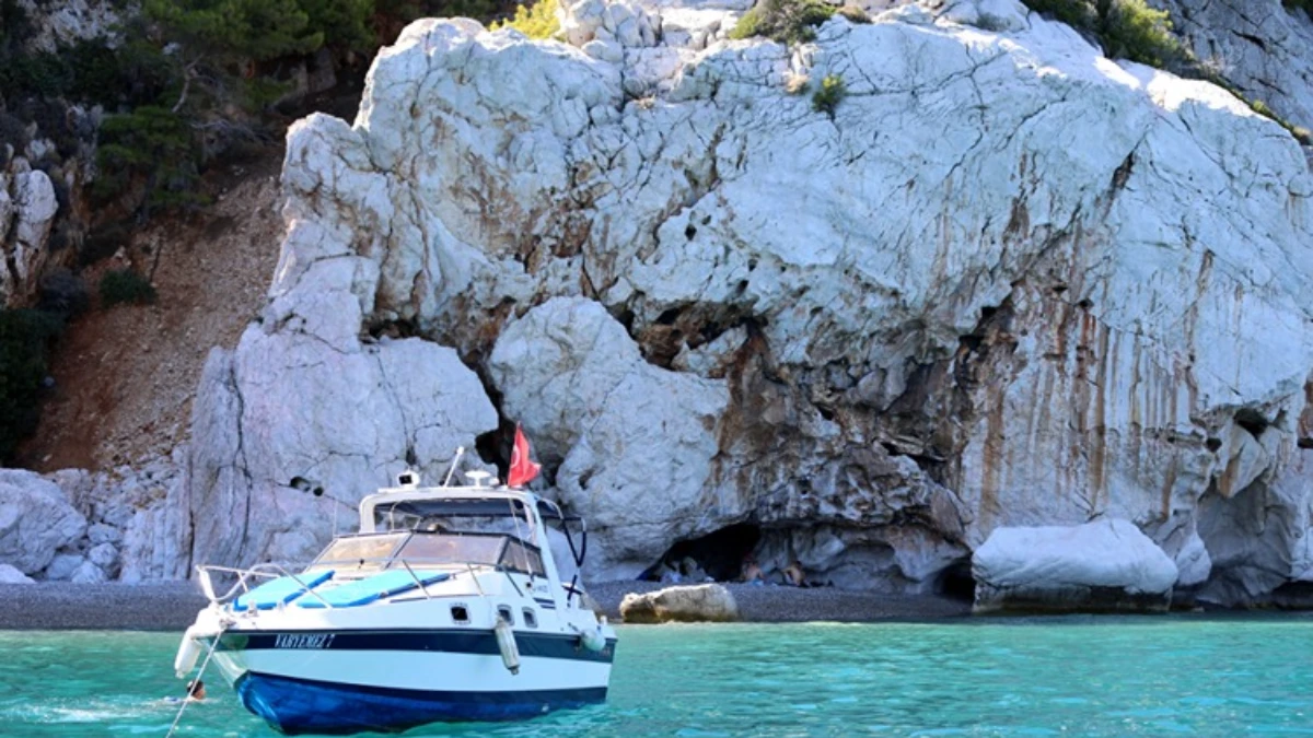 Antalya'daki deniz mağarası fotoğraf tutkunlarının yeni gözdesi oldu Antalya'daki deniz mağarası fotoğraf tutkunlarının yeni gözdesi oldu