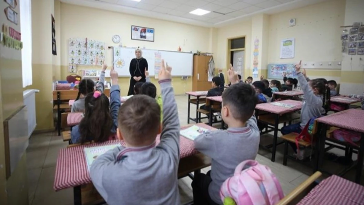 Ara tatil bitiyor: 18 milyon öğrenci ve 1,2 milyon öğretmen yarın dersbaşı yapıyor Ara tatil bitiyor: 18 milyon öğrenci ve 1,2 milyon öğretmen yarın dersbaşı yapıyor