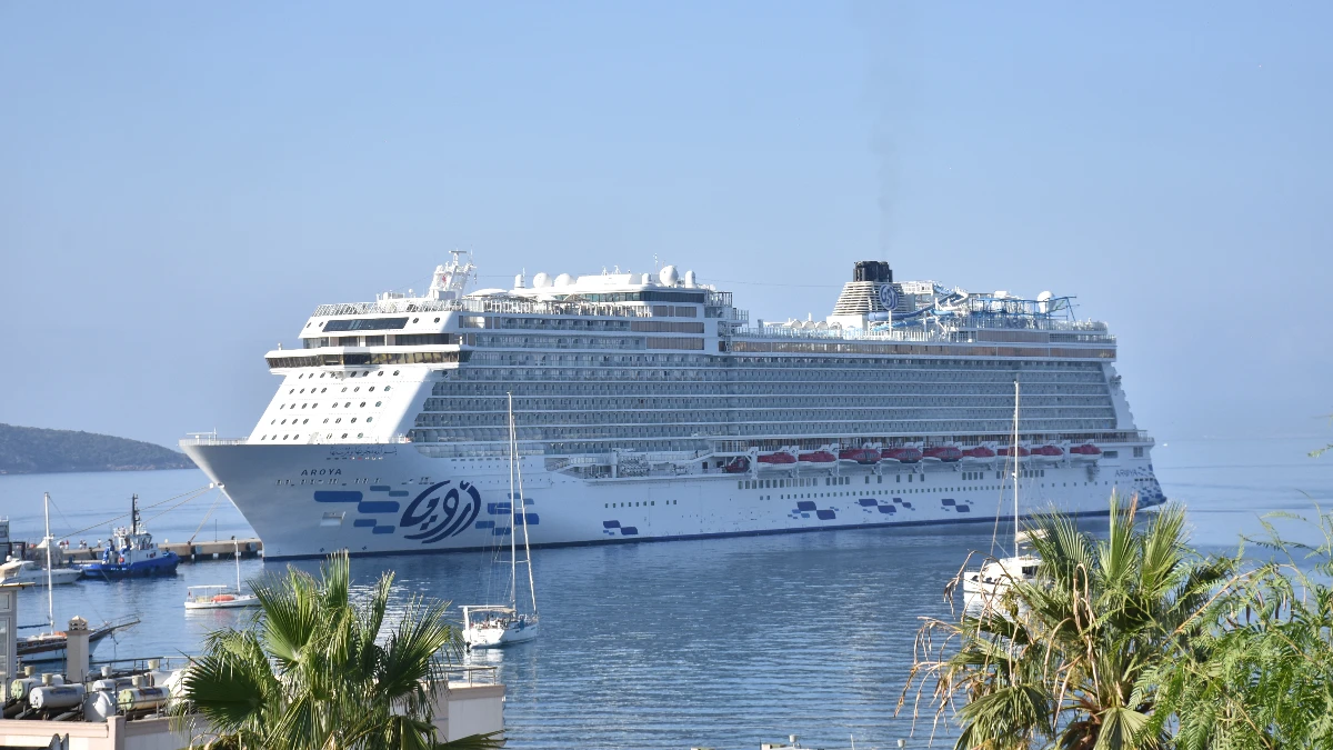 Aroya kruvaziyeri 2 bin 683 yolcusuyla Bodrum’da Aroya kruvaziyeri 2 bin 683 yolcusuyla Bodrum’da
