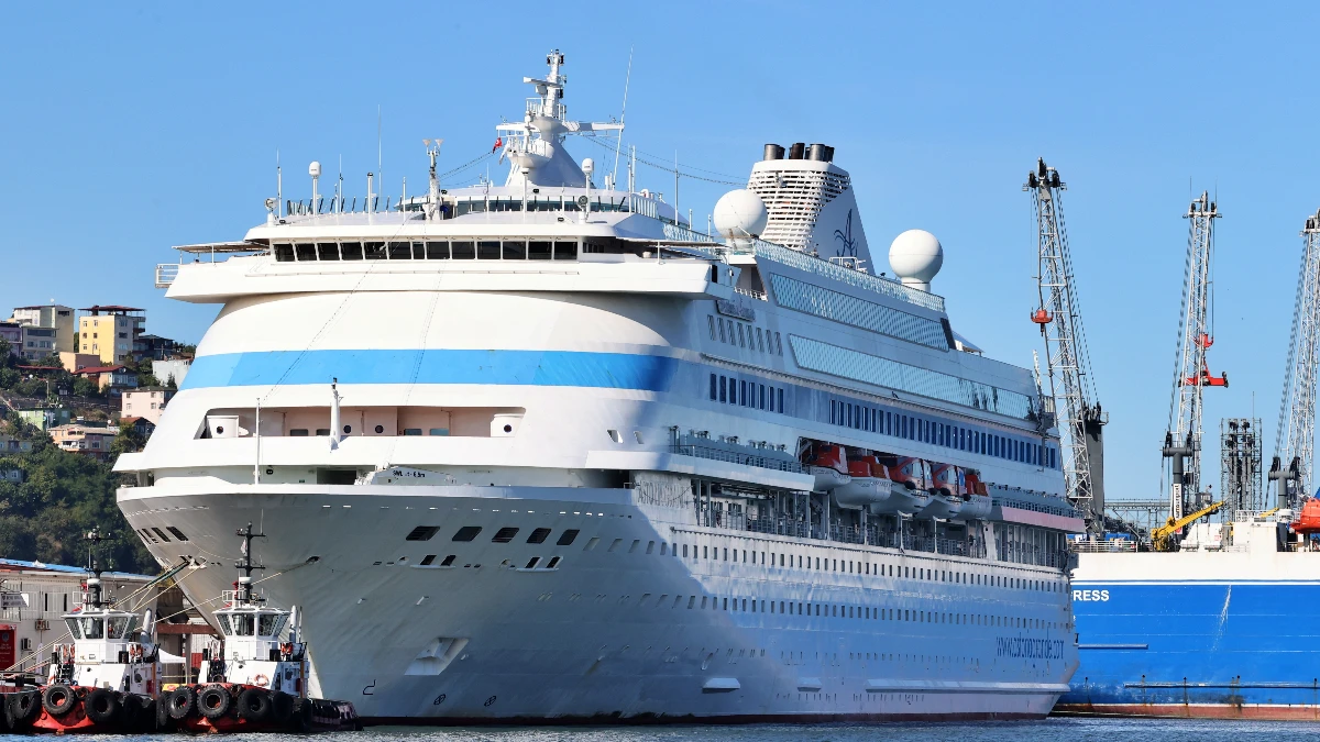 Astoria Grande 940 turistle Samsun Limanı'na demirledi Astoria Grande 940 turistle Samsun Limanı'na demirledi