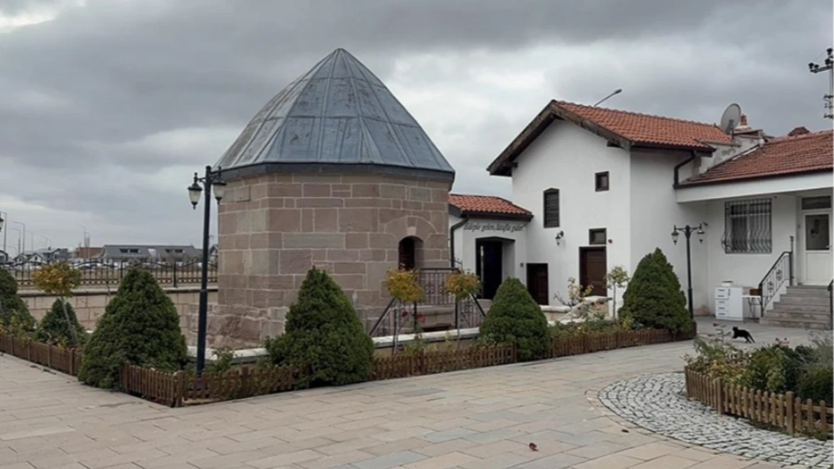 Ateşbaz-ı Veli Türbesi'nin türbedarları asırlardır tuz ikramını sürdürüyor Ateşbaz-ı Veli Türbesi'nin türbedarları asırlardır tuz ikramını sürdürüyor