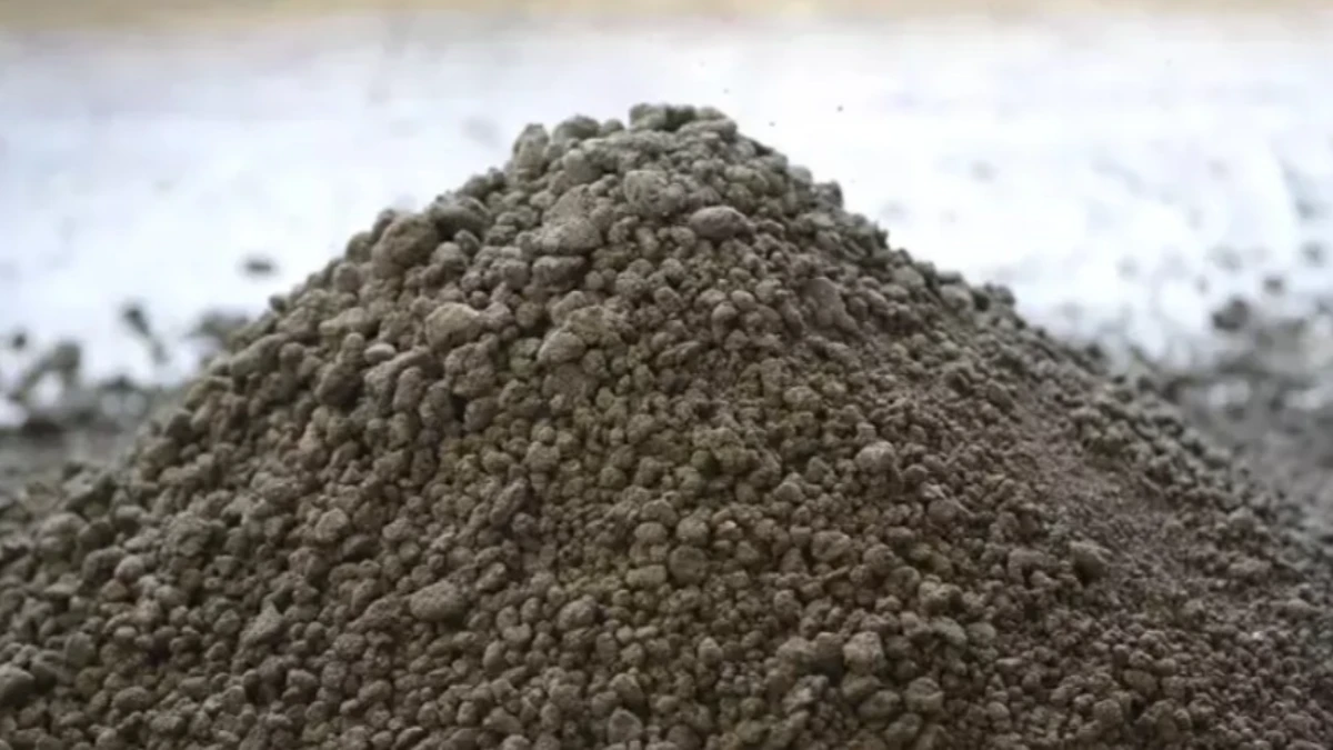 Atık su çamuru kurutularak doğal gübreye dönüştürülüyor Atık su çamuru kurutularak doğal gübreye dönüştürülüyor