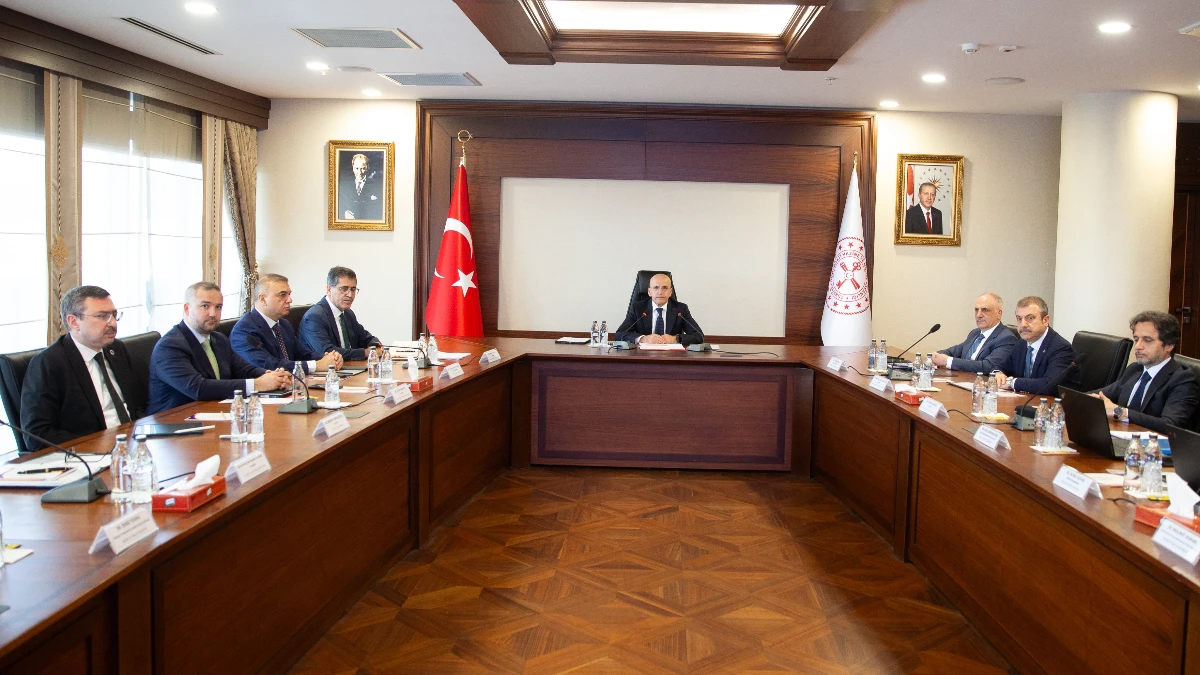 Bakan Şimşek başkanlığında finansal istikrar toplantısı Bakan Şimşek başkanlığında finansal istikrar toplantısı