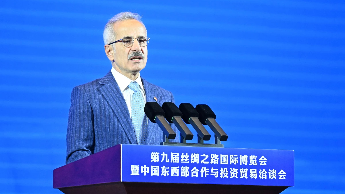 Bakan Uraloğlu Çin'de konuştu: Türkiye küresel lojistikte merkez olma yolunda Bakan Uraloğlu Çin'de konuştu: Türkiye küresel lojistikte merkez olma yolunda
