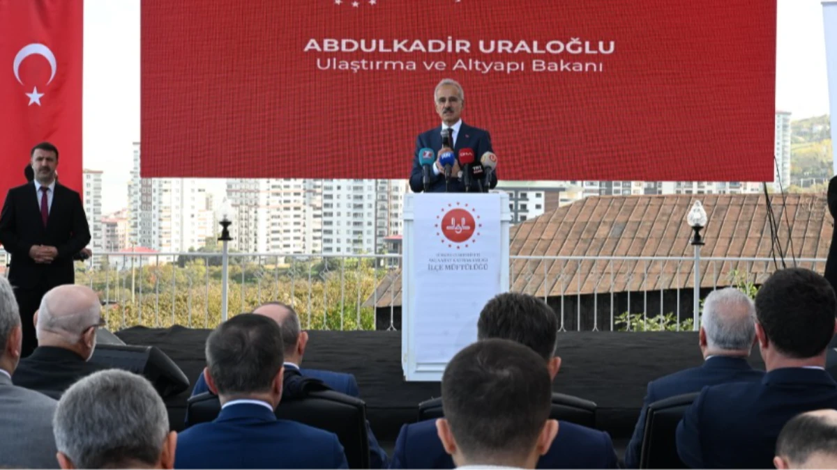 Bakan Uraloğlu: Demir yolu ağını 2028'de 17 bin 500 kilometreye çıkaracağız Bakan Uraloğlu: Demir yolu ağını 2028'de 17 bin 500 kilometreye çıkaracağız