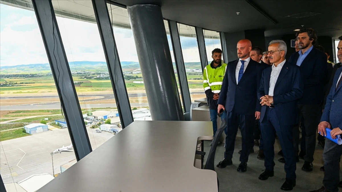 Bakan Uraloğlu: Esenboğa Havalimanı'nın yıllık yolcu kapasitesini 30 milyona çıkaracağız Bakan Uraloğlu: Esenboğa Havalimanı'nın yıllık yolcu kapasitesini 30 milyona çıkaracağız