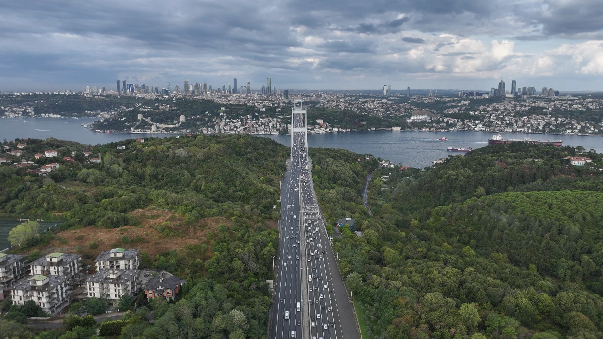 Bayram döneminde otoyol ve köprülerden geçen araç sayısı 12 milyonu aştı Bayram döneminde otoyol ve köprülerden geçen araç sayısı 12 milyonu aştı