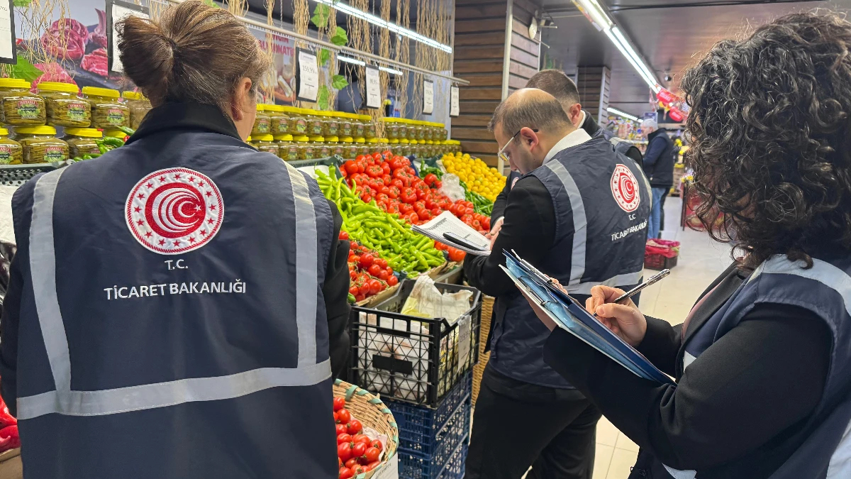 Bayram öncesi denetimler sıklaştı: Bakanlık ekipleri 916 binden fazla ürünü inceledi Bayram öncesi denetimler sıklaştı: Bakanlık ekipleri 916 binden fazla ürünü inceledi