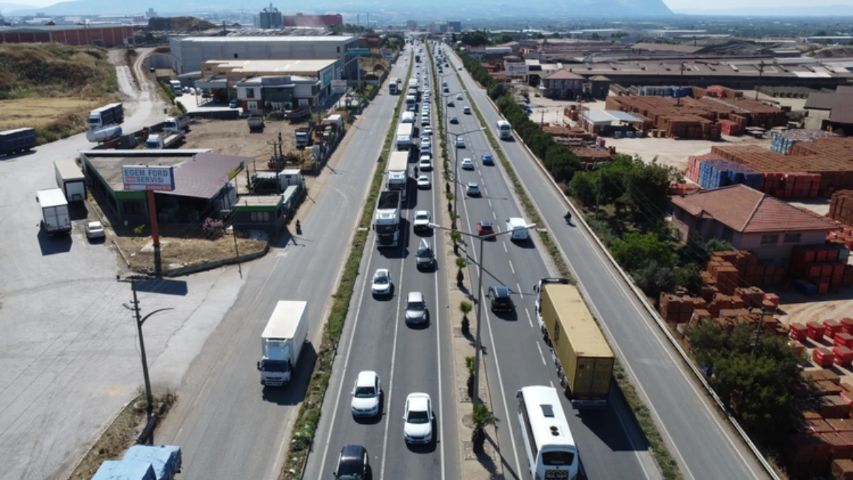 Bayram tatili yolculuğu başladı: Otoyol ve kara yollarında yoğunluk Bayram tatili yolculuğu başladı: Otoyol ve kara yollarında yoğunluk