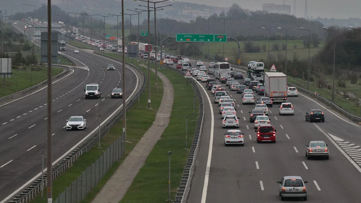 Bayramda 16,3 milyon araç yollardaydı Bayramda 16,3 milyon araç yollardaydı