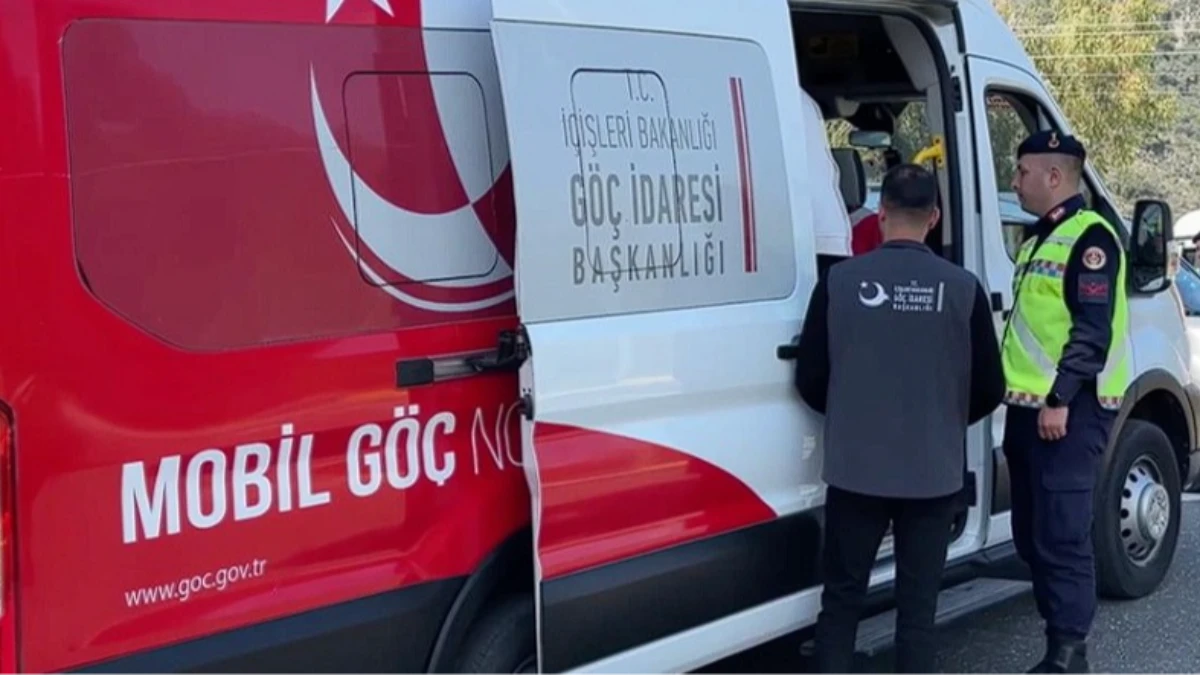 Bayramda güvenlik önlemleri: Göç denetimleri 7/24 sürecek Bayramda güvenlik önlemleri: Göç denetimleri 7/24 sürecek
