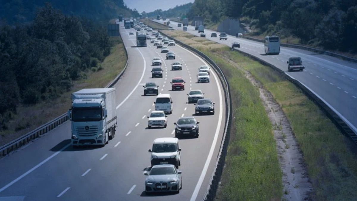 Bayramda trafik düzenlemesi: Ağır vasıtalara geçici kısıtlama getirildi Bayramda trafik düzenlemesi: Ağır vasıtalara geçici kısıtlama getirildi