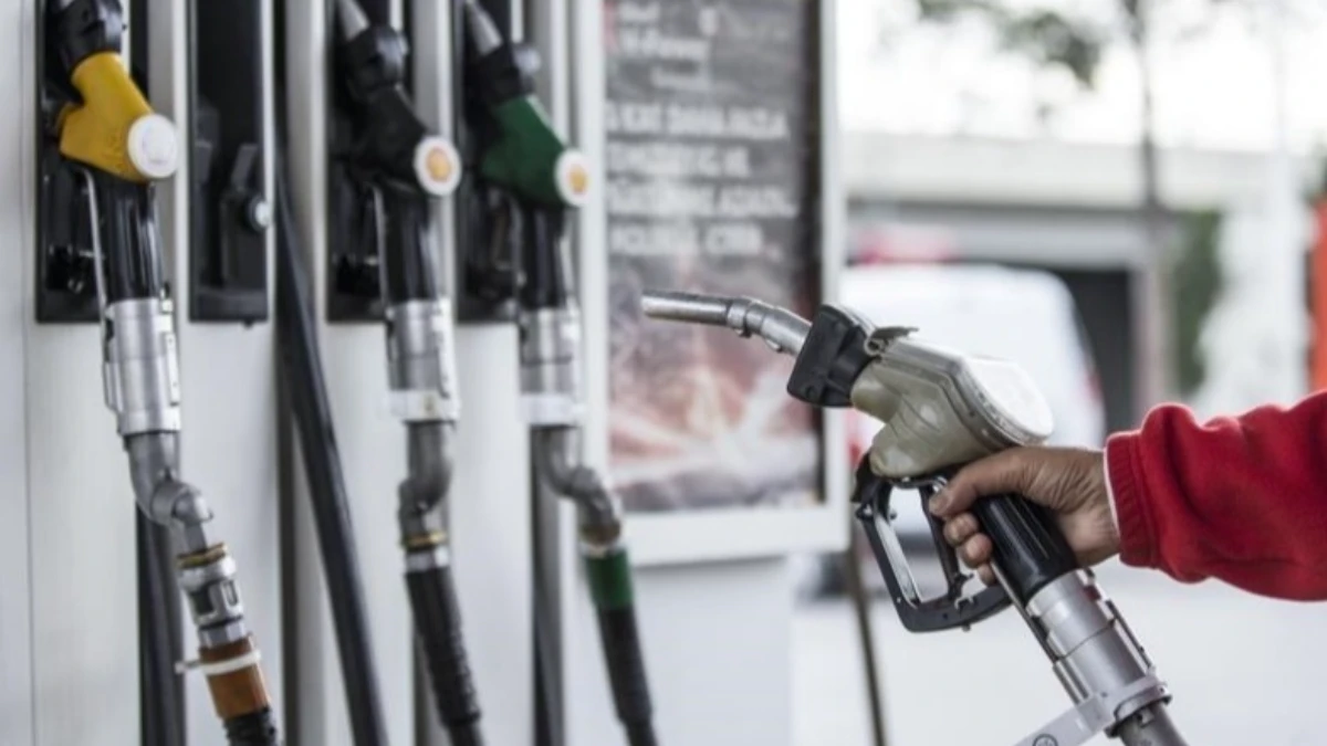 Benzine, motorine indirim var mı? Benzin, mazot fiyatı bugün ne kadar? İstanbul, Ankara, İzmir... Benzine, motorine indirim var mı? Benzin, mazot fiyatı bugün ne kadar? İstanbul, Ankara, İzmir...