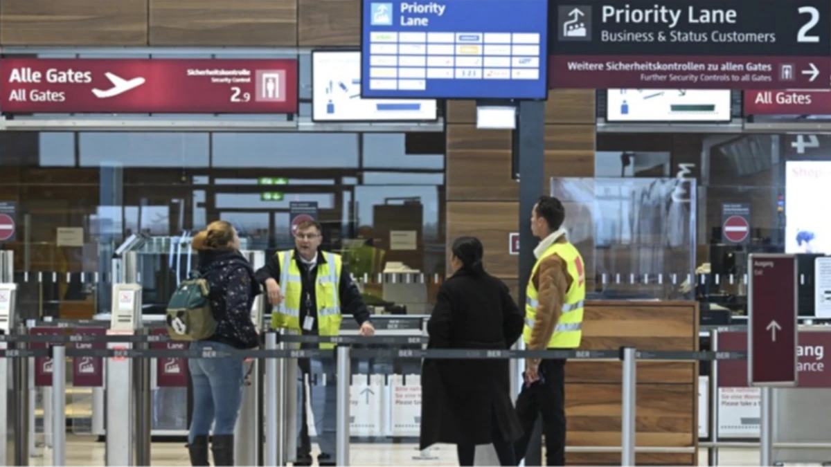 Berlin'e gidecekler dikkat! 445 uçuş iptal oldu Berlin'e gidecekler dikkat! 445 uçuş iptal oldu