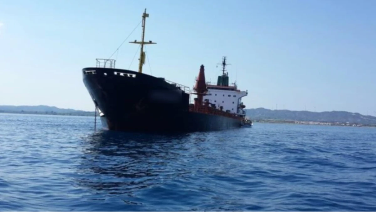 Çanakkale Boğazı'nda kargo gemisi arızalanmıştı! Güvenli bölgeye demirletildi